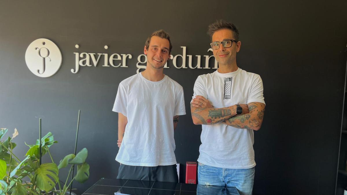 Javier Garduño (derecha) e Israel García, en su estudio de La Hiniesta.
