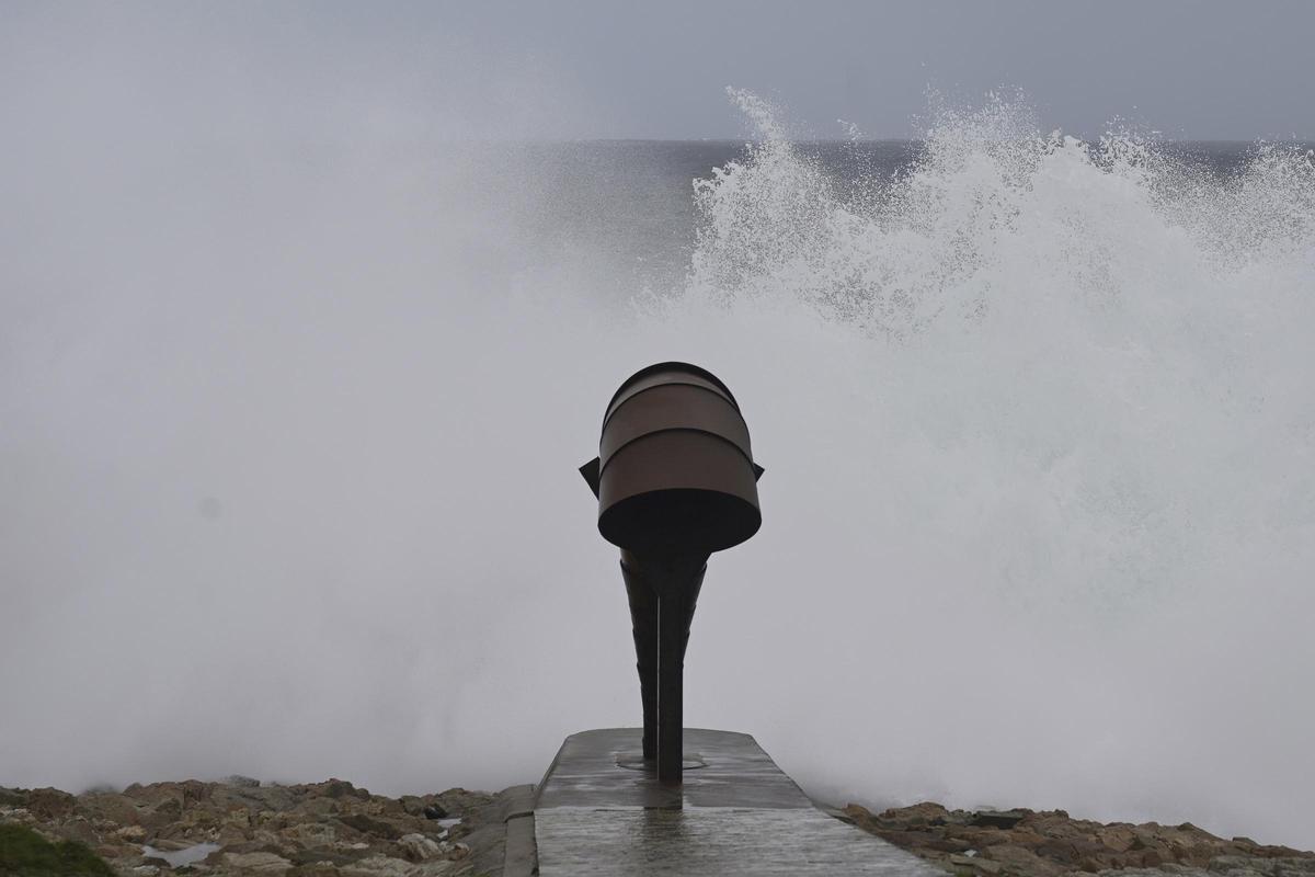 El viento y el oleaje obligan a activar la alerta naranja en A Coruña