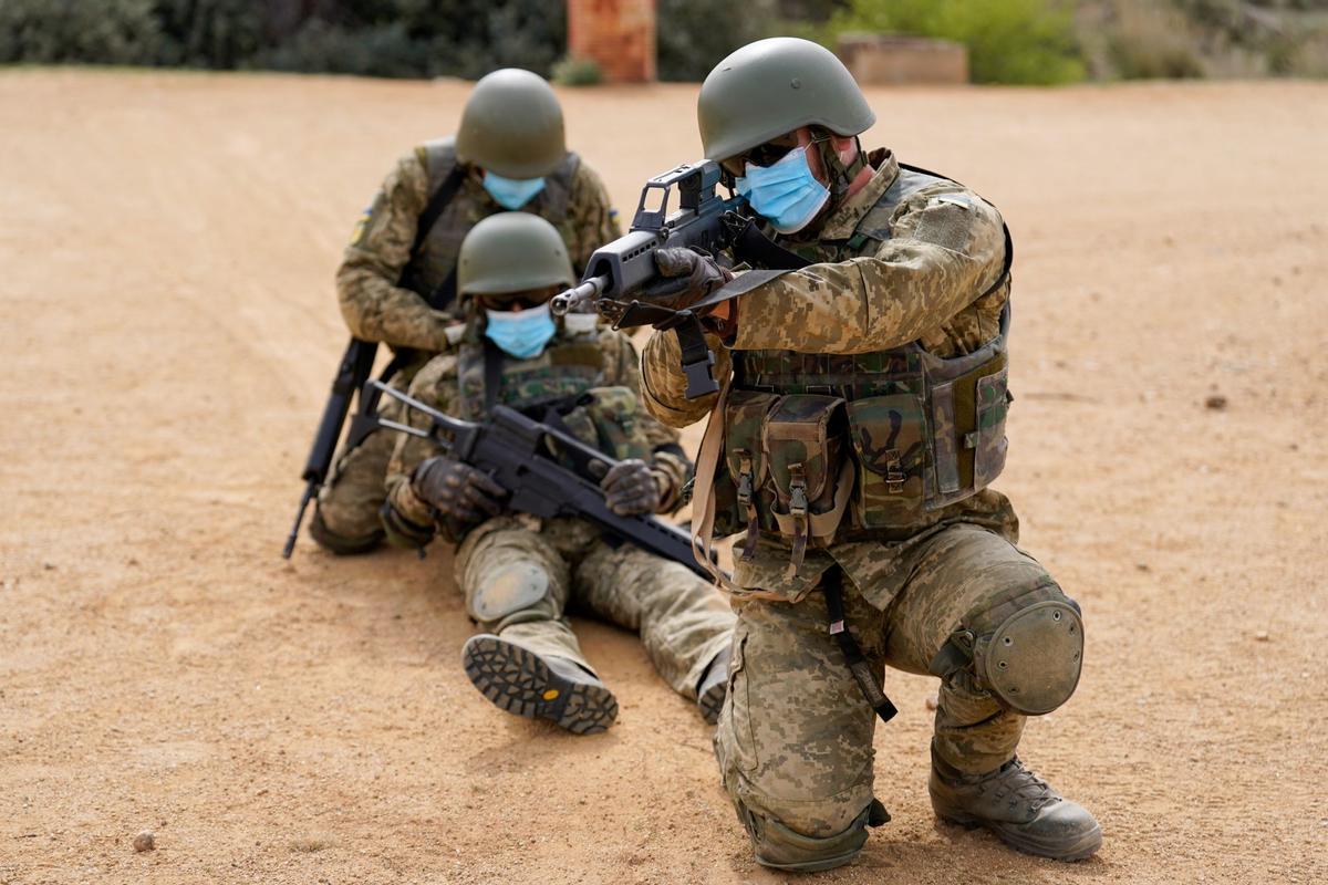 El Ejército de Tierra entrena a militares ucranianos en la Academia de Infantería de Toledo