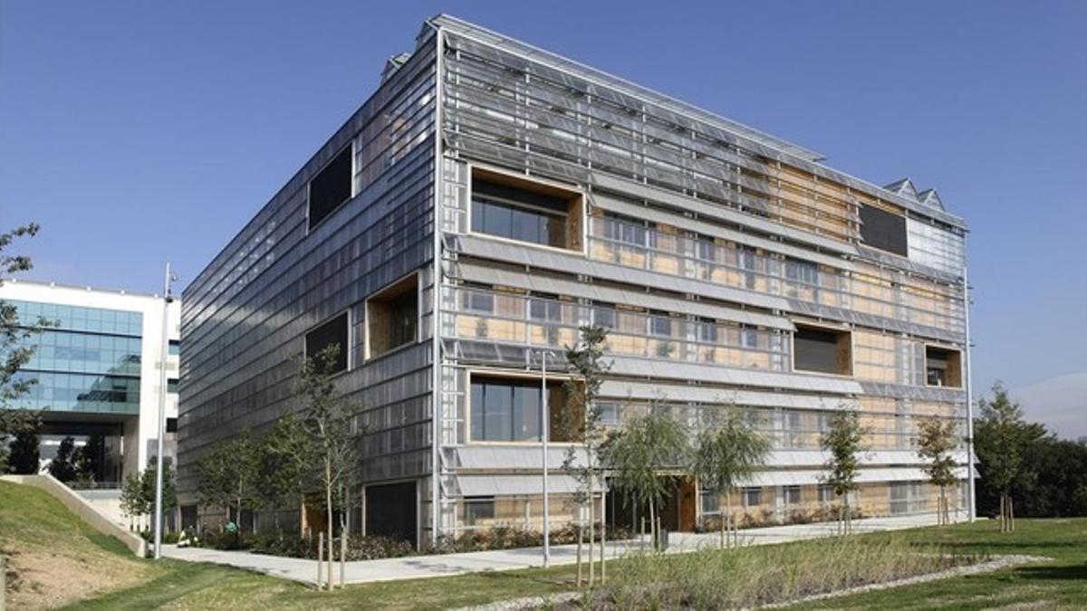 Inauguración del nuevo edificio conjunto para los institutos ICTA (tecnologia ambiental) e ICP (paleontología) en el campus de la Universitat Autònoma de Barcelona (UAB).