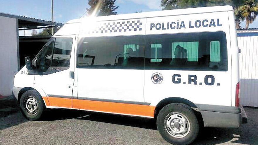 La Policía  vigiló a los manteros con los furgones donados por CajaMurcia para dependientes