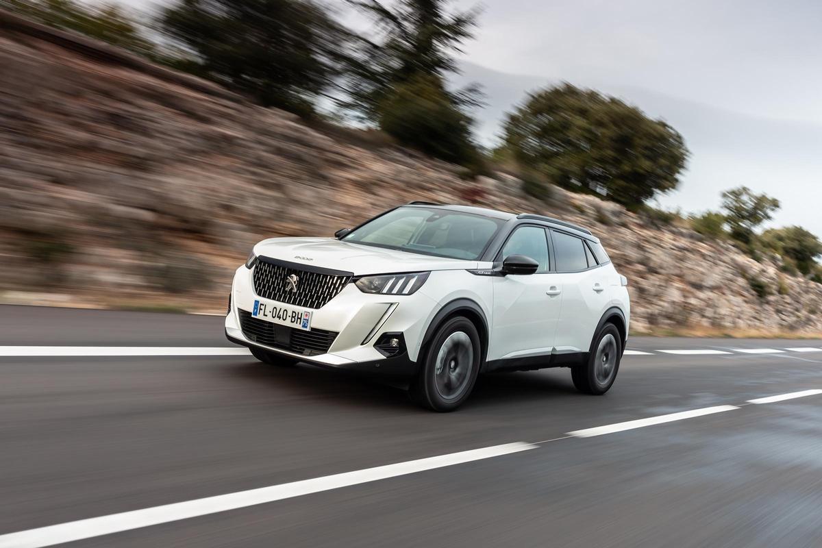 Peugeot anticipa las nuevas ayudas del Plan Auto+ y facilita el acceso al E-2008 y E-3008 100% eléctrico