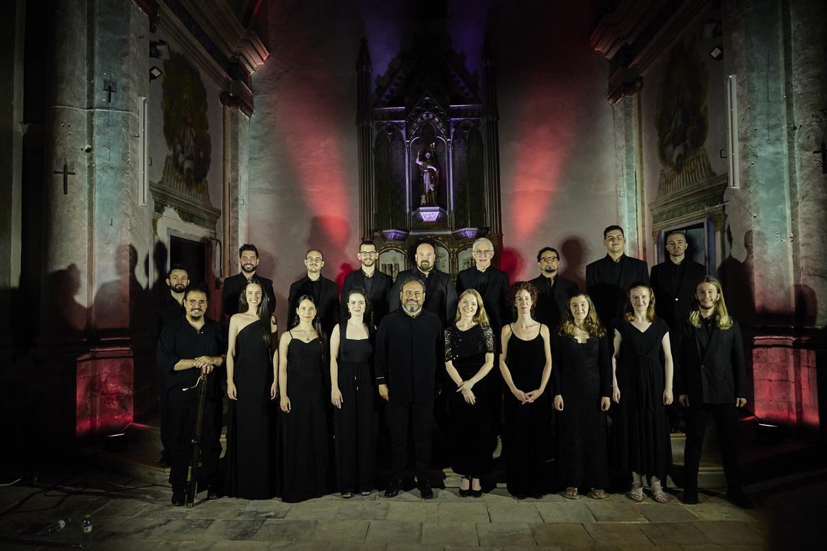 La formación AVocal CdM, dirigida por Marco A. García de Paz