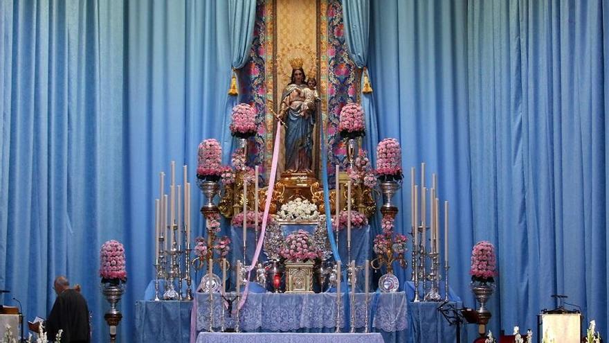 Altar de la novena en el Santuario de María Auxiliadora.