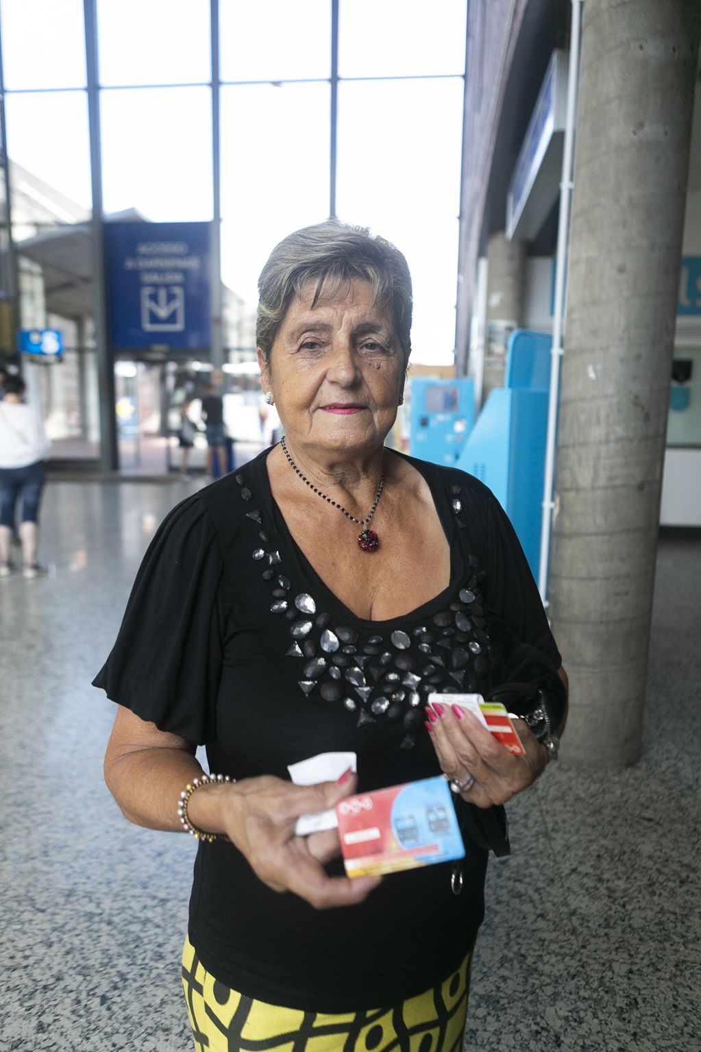 En imágenes: Primer día de las nuevas tarifas en los abonos de transporte en Avilés