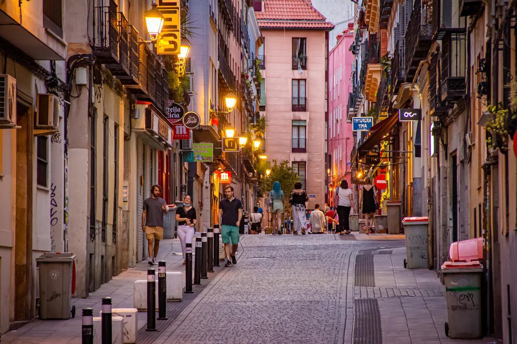 La vanguardia de Madrid se da cita en torno a Conde Duque.