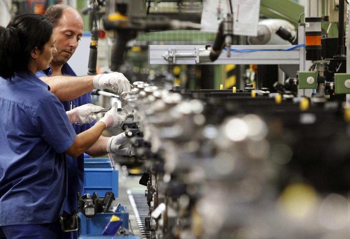 Hombres y mujeres ya trabajan juntos en prácticamente todos los sectores.