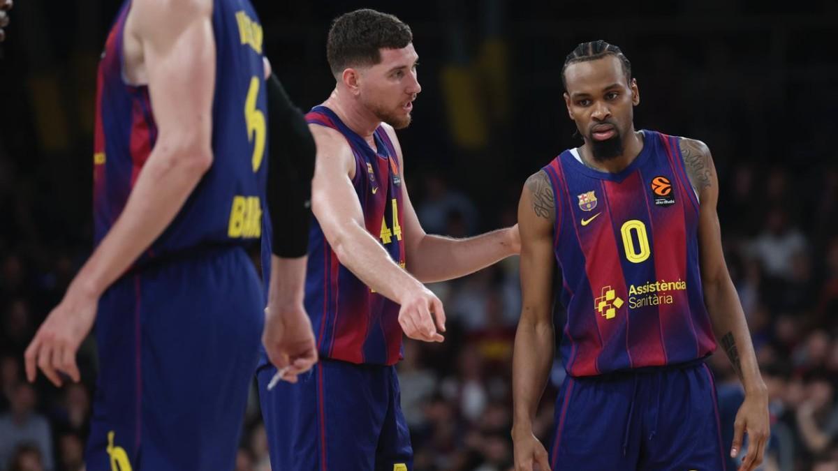 Joel Parra y Kevin Punter, durante el Barça - Efes