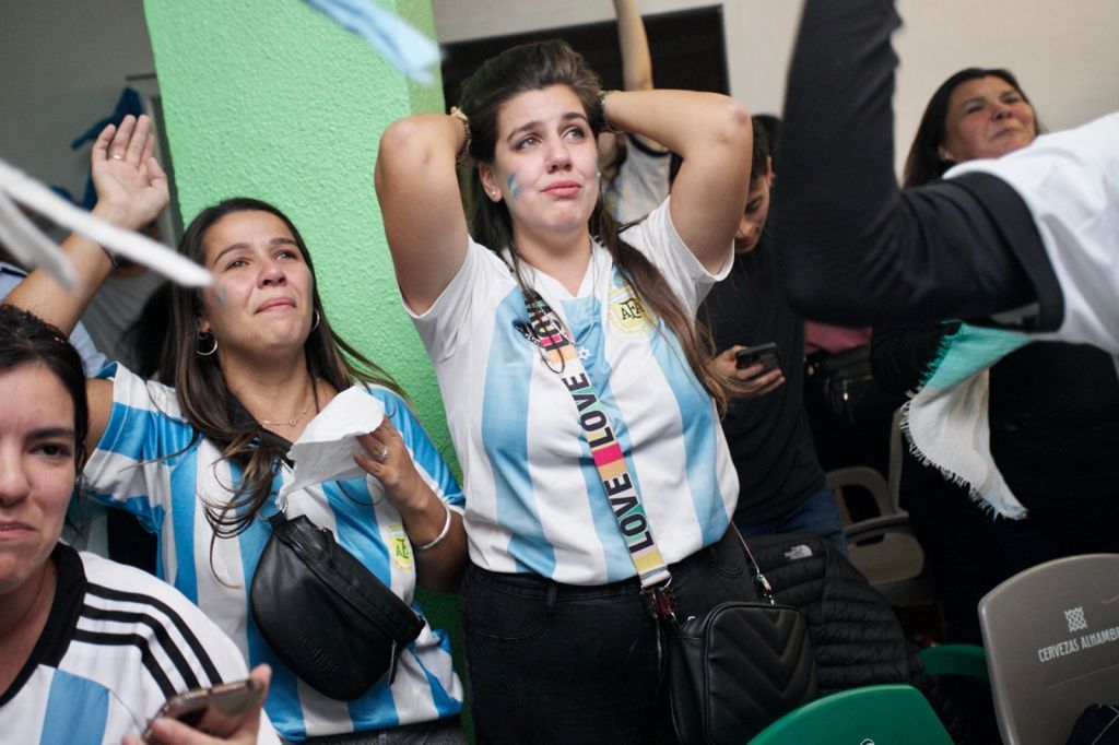 Aficionados argentinos en Murcia: partido, penaltis y celebración