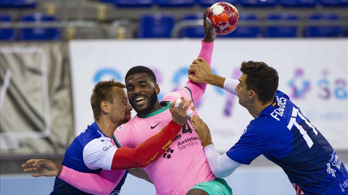 Dika Mem marcó cinco goles en la séptima victoria liguera del Barça