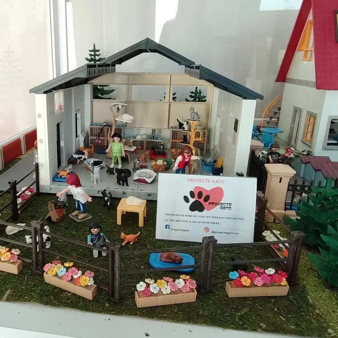 Arte en miniatura con 'clicks' de Playmobil: el rincón de las mascotas 'refugiadas' en el hospital vigués