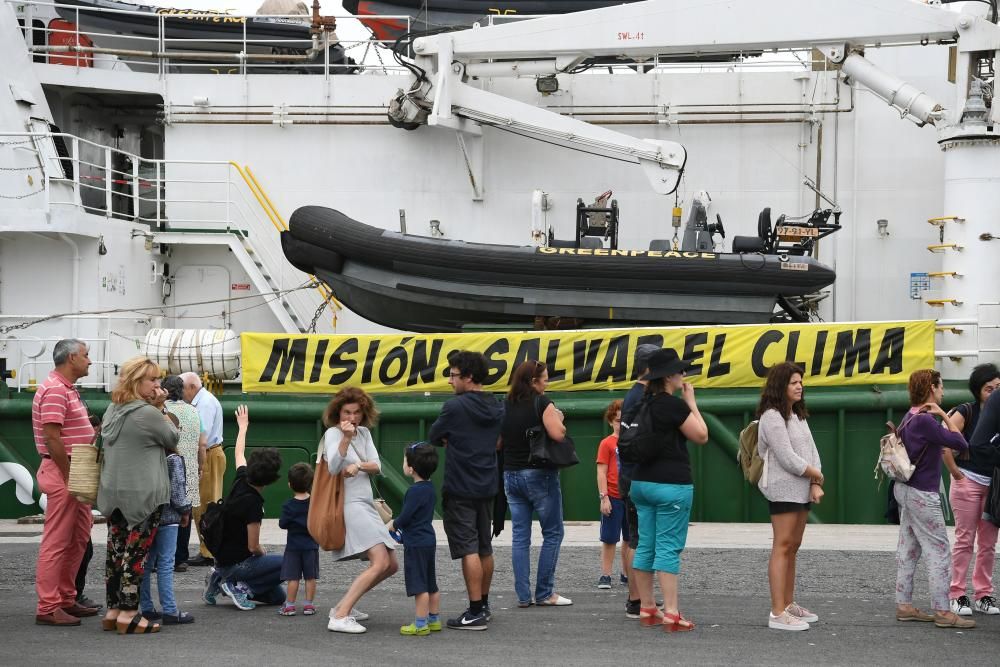 El barco Esperanza de Greenpeace en A Coruña