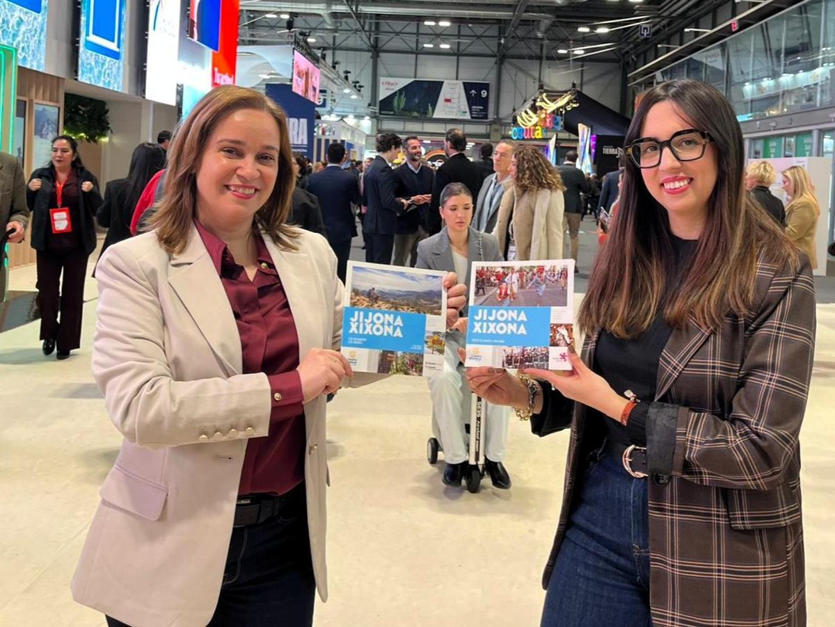 La alcaldesa de Xixona, Isabel López, y la concejala de Turismo, María Núñez, han explicado en Fitur su proyecto para desestacionalizar el turismo en la localidad.