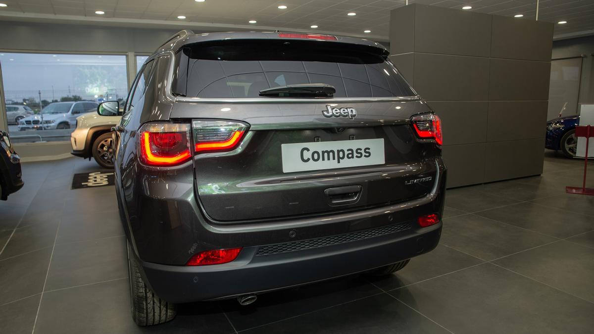 El Jeep Compass lleva un motor diesel 1.4 Multijet de 120 CV y cambio manual de 6 velocidades.