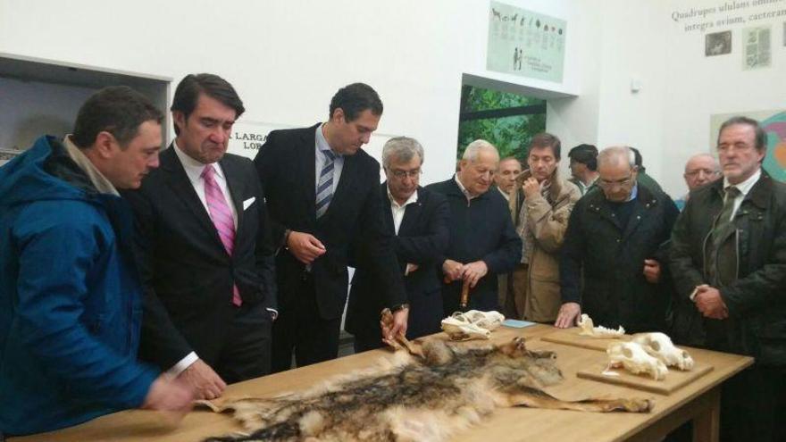 Acto de inaguración del Centro del Lobo