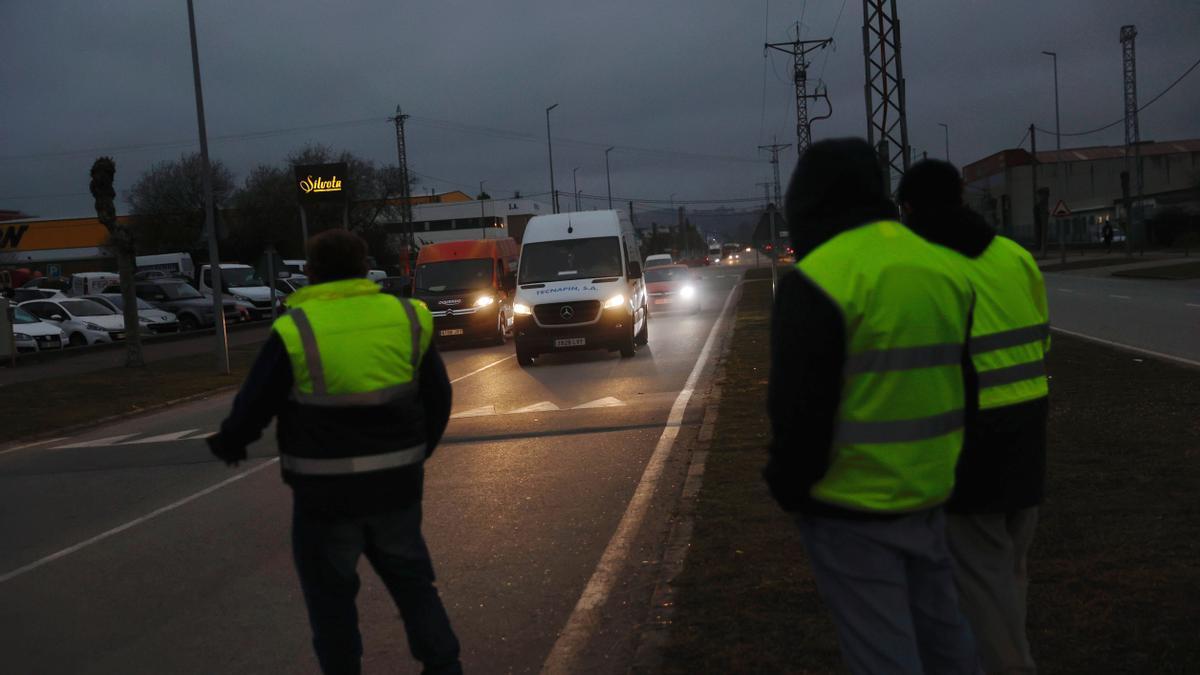 EN IMÁGENES: así está siendo el paro del transporte en Asturias