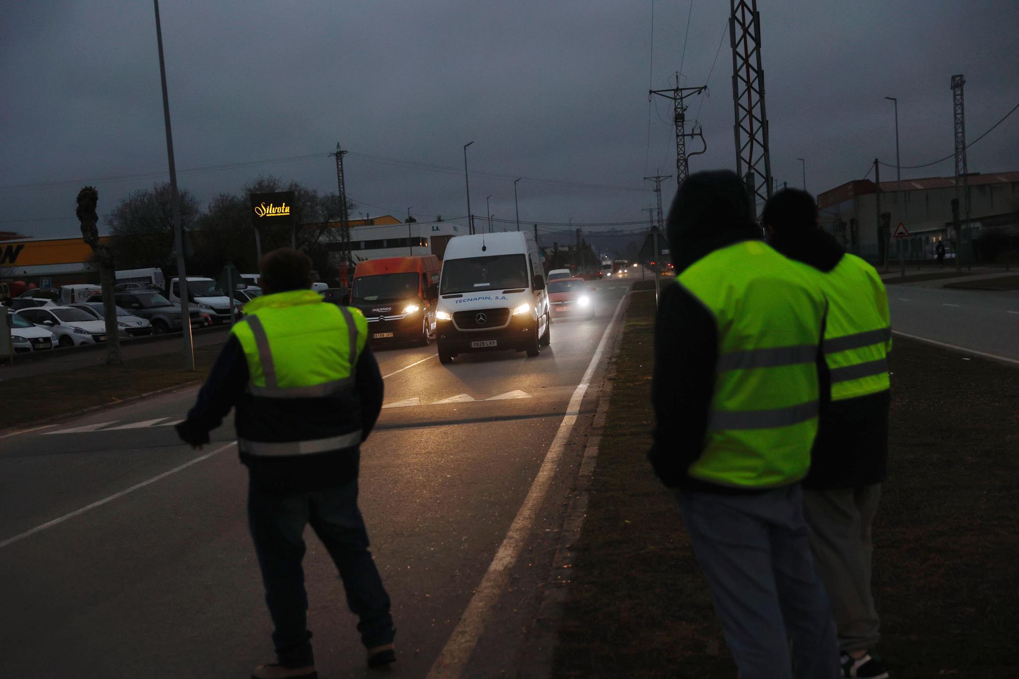 EN IMÁGENES: así está siendo el paro del transporte en Asturias