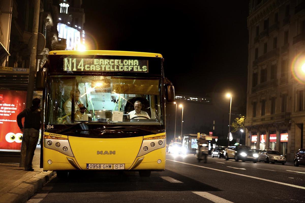 Mor un motorista de 33 anys després d’un accident amb un NitBus a Barcelona