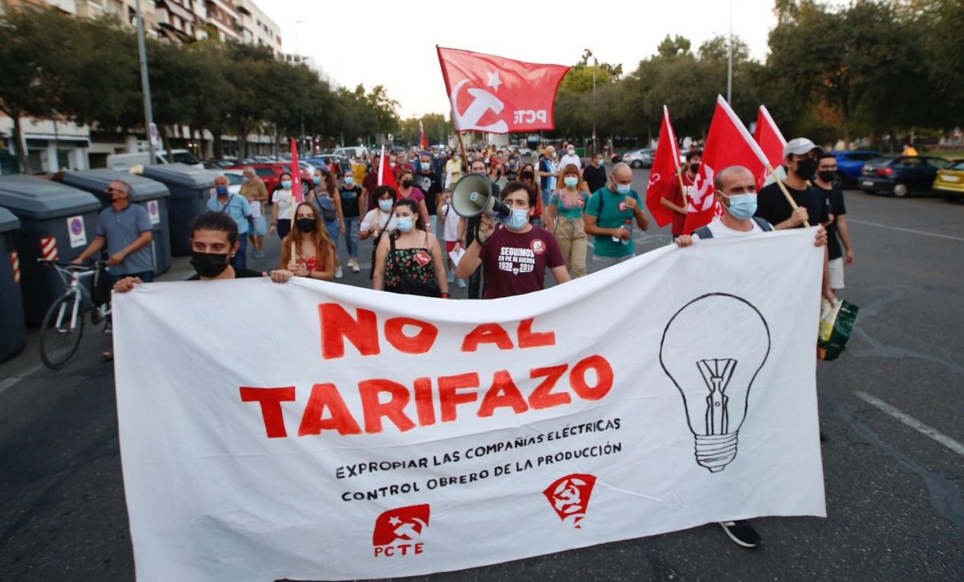 Manifestación contra el abuso de las eléctricas.