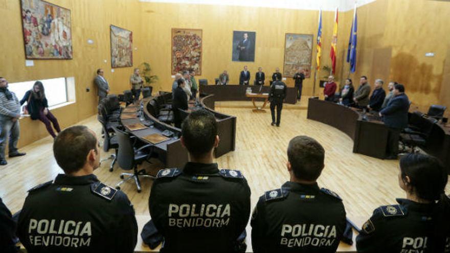 Toma de posesión de los 10 policías de Playas