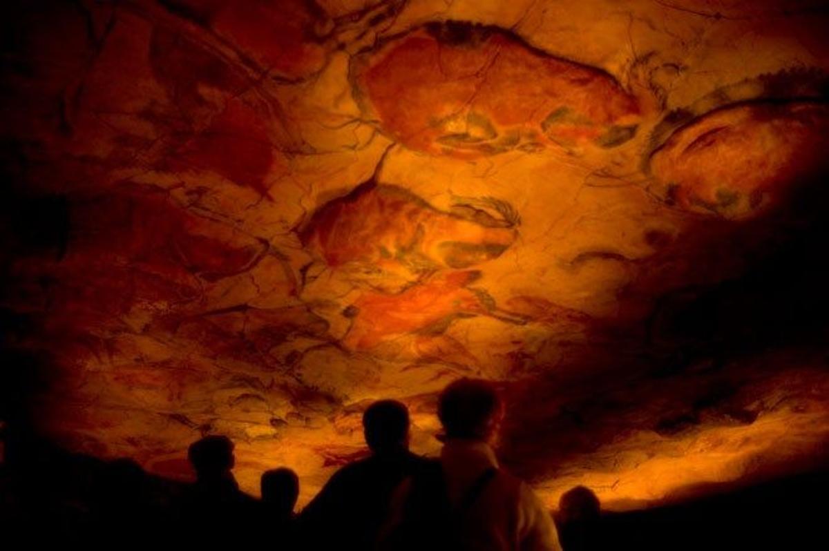 Las cuevas de Altamira, en Santillana del Mar, han reabierto al público el pasado mes de febrero.