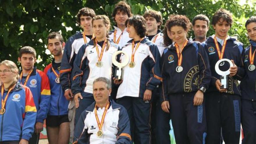Uno de los equipos que representó a la Universidad de Alicante en una edición anterior de los Campeonatos de España Universitarios y que logró alzarse con la medalla de oro.
