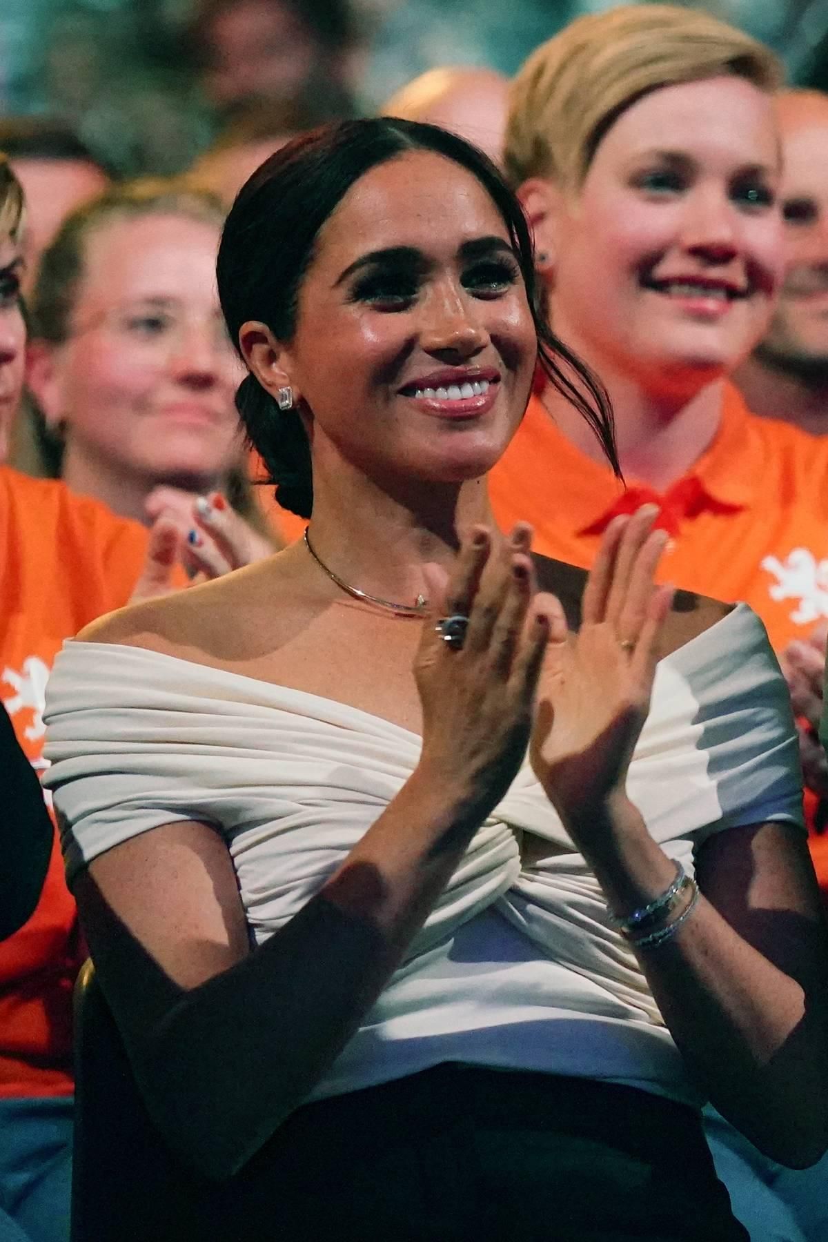 Meghan Markle con body drapeado