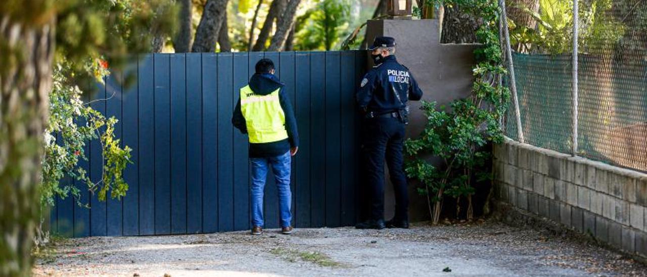 La Policía presentó en diciembre la orden de derribo. | TONI ESCOBAR