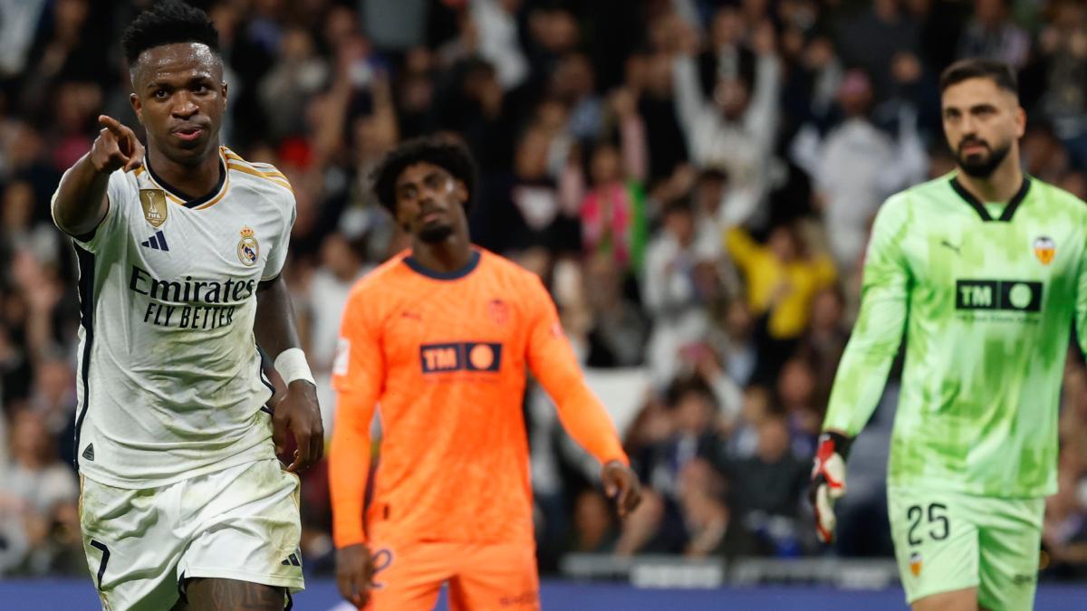 Vinicius celebra su primer gol contra el Valencia en la primera vuelta