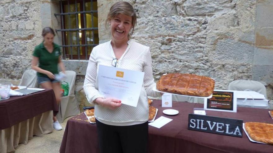 Belén González con la empanada ganadora.