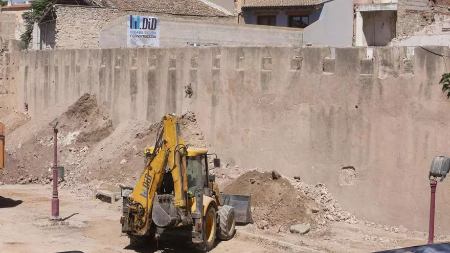 Trabajos de restauración en la muralla de Alzira