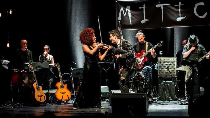 El musical &quot;MITIC&quot; ofrece clásicos de rock con la gaita como esencia