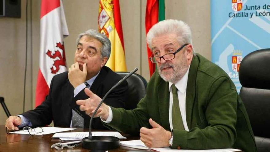 Juan Emilio Antón y Agustín Álvarez Nogal presentan el Plan Estival 2016 en la Delegación de la Junta de Zamora.