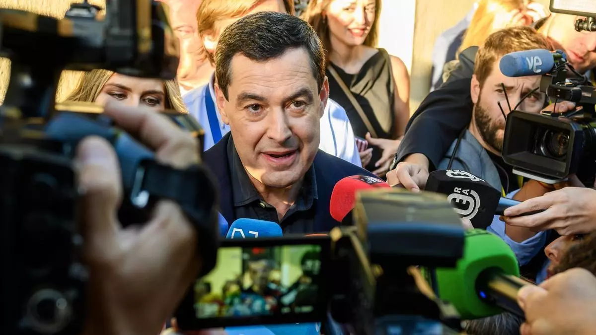 Moreno llega a la sede del PP "nervioso" y "satisfecho" por la alta participación ciudadana