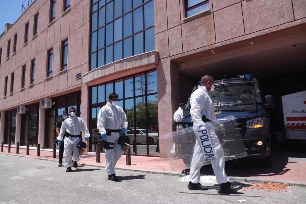 La Policía Nacional custodia el centro de acogida de Cruz Roja