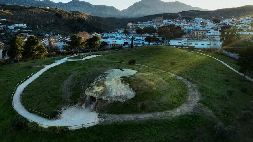 Los Dólmenes de Antequera celebran el Día del Patrimonio Mundial con un taller de vuelo de drones