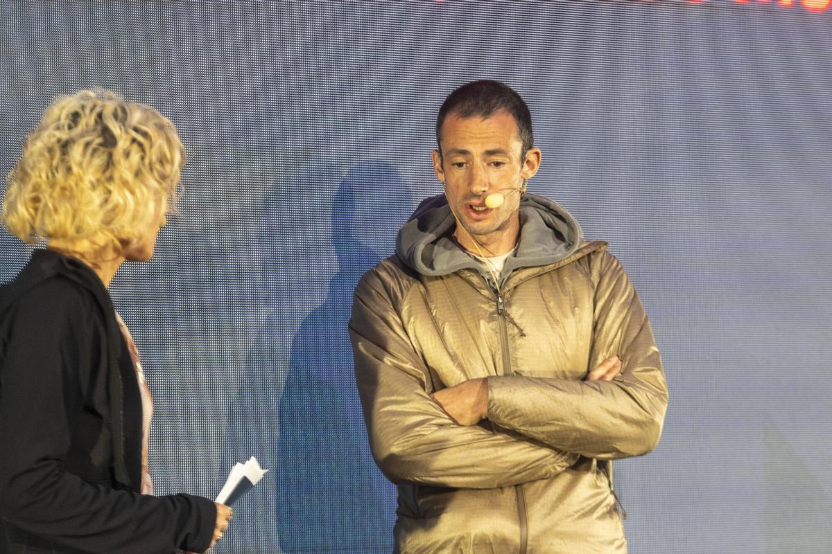 Kilian Jornet reúne a más de 2.000 personas en Son Moix