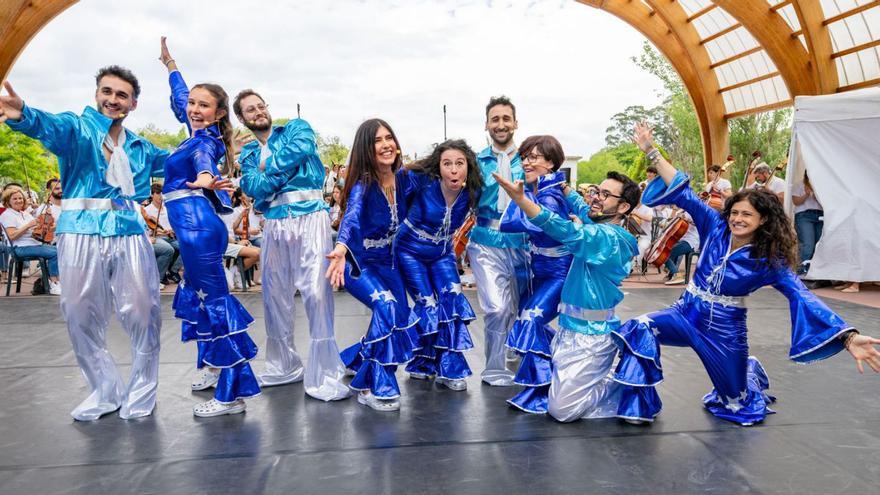 Profesores de la Escuela Municipal de Música de Oleiros, actores protagonistas de ‘Mamma Mia!’.