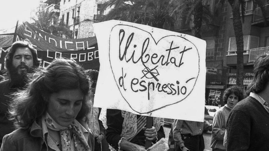 Manifestación por el centro de Alicante durante el 1 de mayo del año 1983.