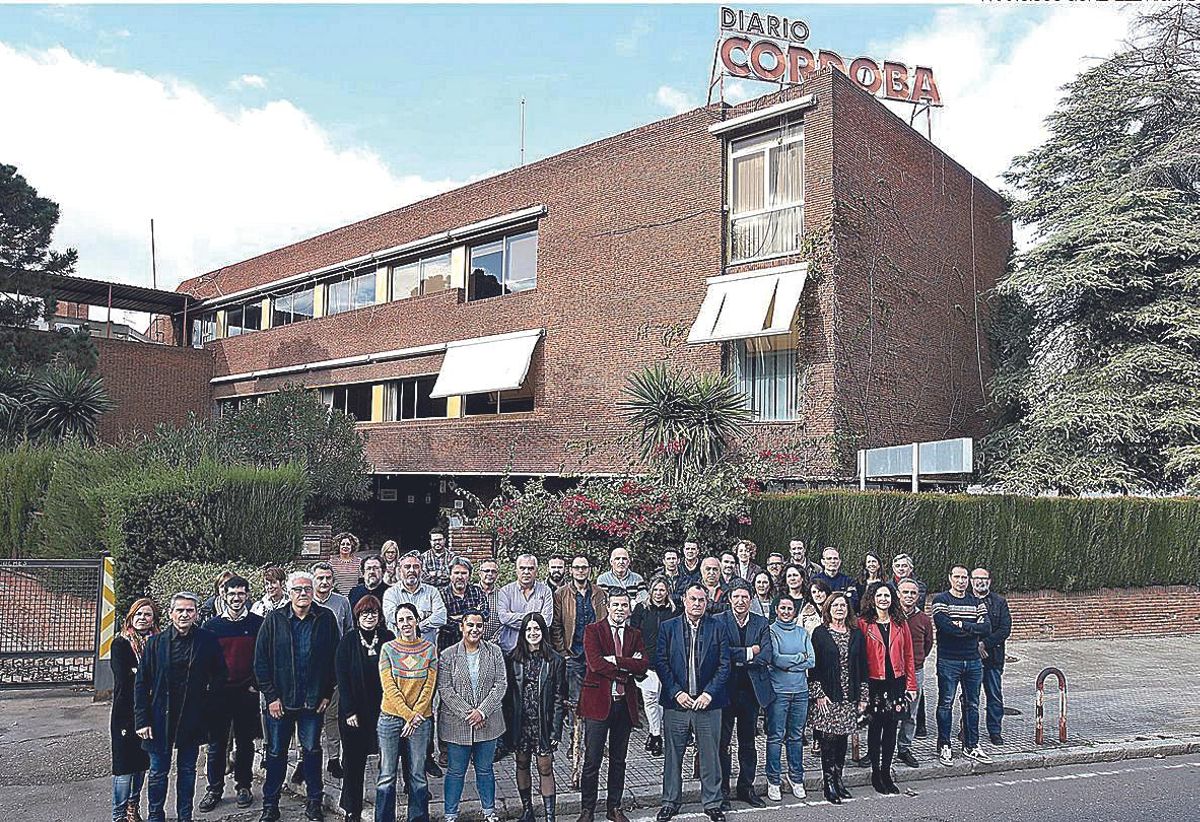 Componentes de Diario CÓRDOBA en una imagen con la que se conmemoró el 80 aniversario del periódico.