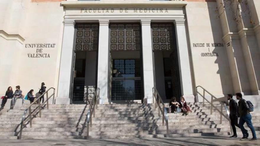 Facultat de Medicina de la Universitat de València, en la avenida Blasco Ibáñez.