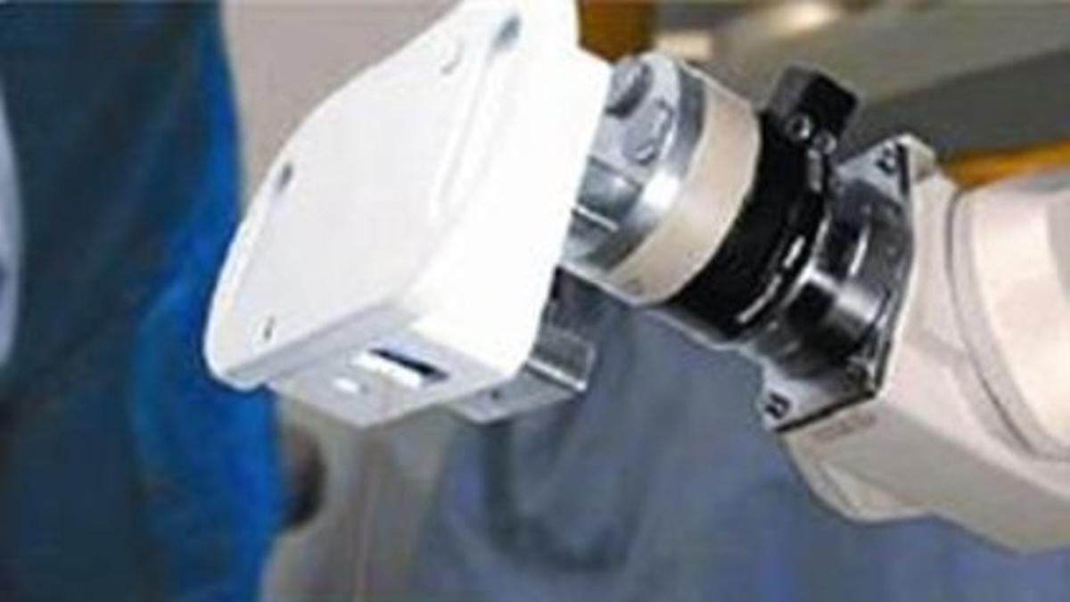 Tecnología quirúrgica 8 El robot, en el curso de una operación.
