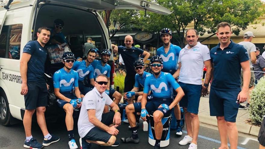 Lluís Mas posa junto a sus compañeros de equipo al final de la etapa.