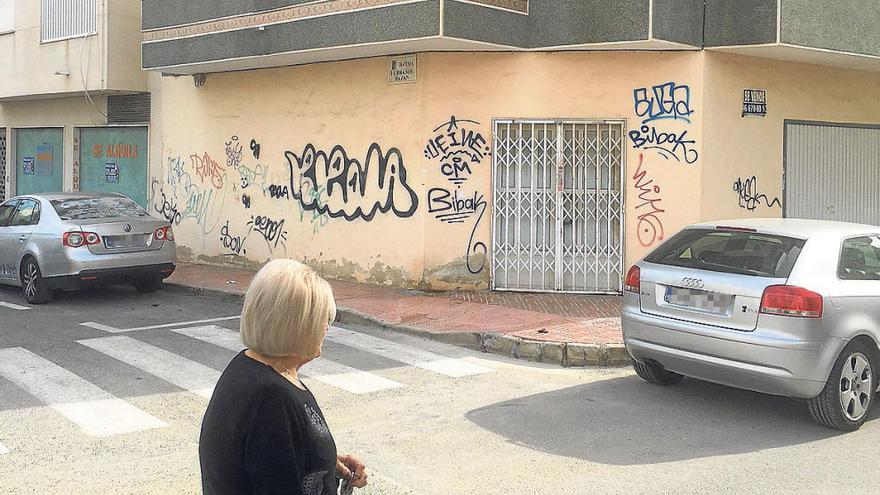 El PP lleva a pleno un plan de choque contra los grafitis y las pintadas en Torrevieja