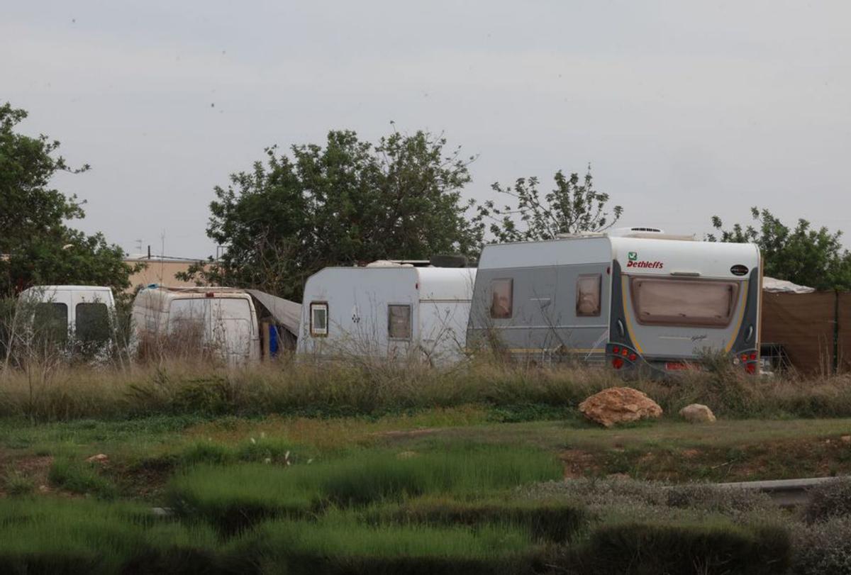 Las caravanas solo podrán entrar en la isla si tienen reserva en un ‘camping’. | J.A. RIERA