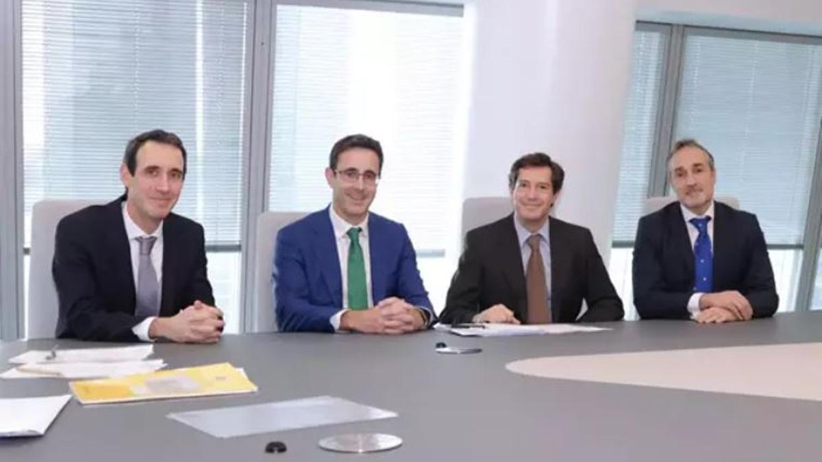 El director de IberEspacio, Pedro Rodrigo; el presidente de ARQUIMEA, Diego Fernández Infante; el director general de Técnicas Reunidas y presidente de IberEspacio, Miguel Paradinas; y el consejero delegado de Arquimea, Manuel García-Sañudo Díez.