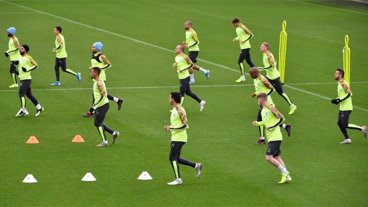 Los jugadores del City entrenando antes del duelo contra el Atalanta