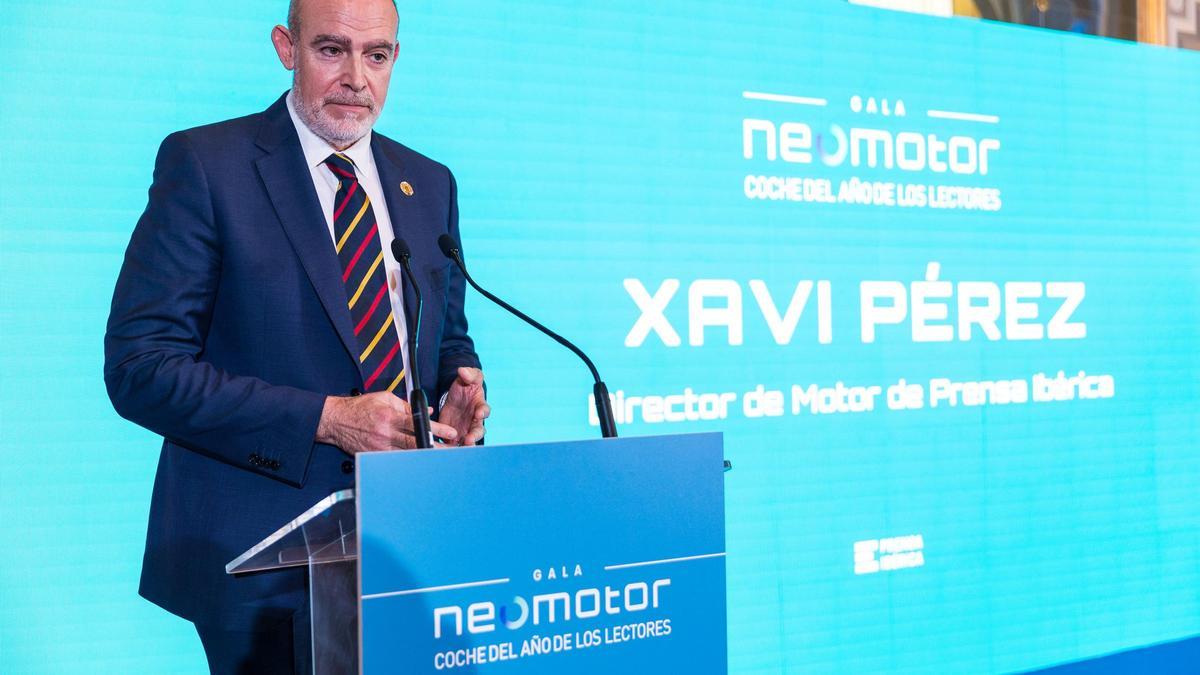 Xavi Pérez, Director de Motor de Prensa Ibérica, anuncia el premio de Embajadora de Motor de Prensa Ibérica a María Ángeles Pujol,