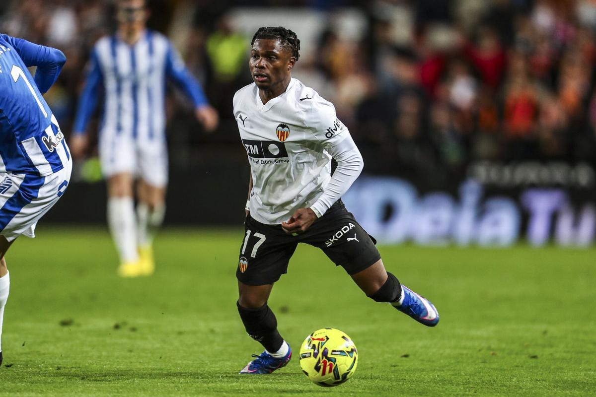 Largie Ramazani of Valencia CF in action during the Spanish league, LaLiga EA Sports, football match played between Valencia CF and Deportivo Alaves at Mestalla stadium on March 8, 2026, in Valencia, Spain. AFP7 08/03/2026 ONLY FOR USE IN SPAIN. Ivan Terron / AFP7 / Europa Press;2026;Soccer;Sport;ZSOCCER;ZSPORT;Valencia CF V Deportivo Alaves - LaLiga EA Sports