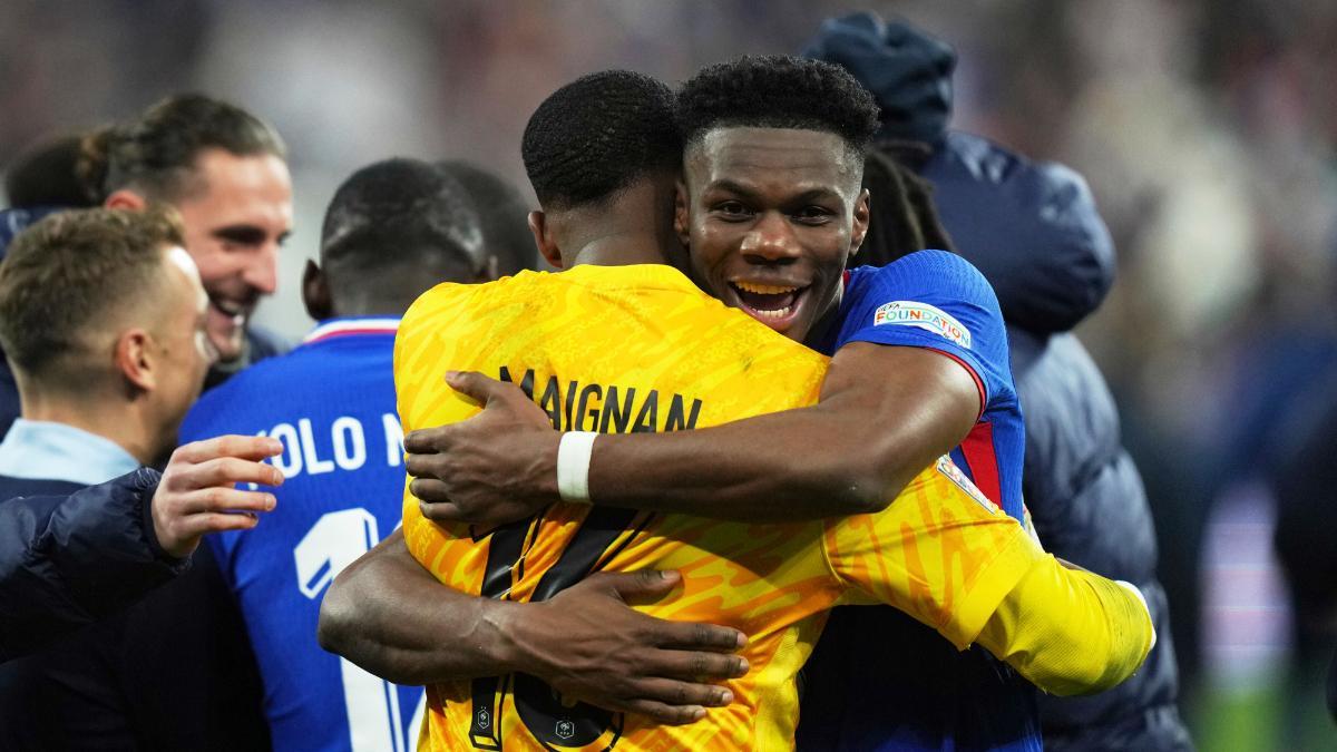 Tchouameni abraza a Maignan tras clasificarse para la Final Four de la Nations League